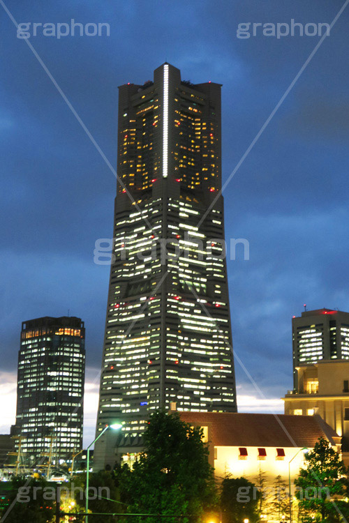 みなとみらい夜景,ランドマークタワー,ランドマーク,タワー,横浜,よこはま,ヨコハマ,神奈川,みなとみらい,21,夜,夜景,曇り,曇り雲,きれい,綺麗,キレイ,ベイサイド