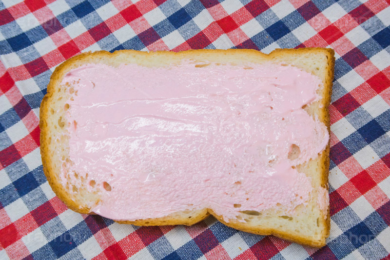 食パンにアイスクリーム,アイスクリーム,アイス,塗る,食パン,パン,ぱん,bread,breakfast,ブレックファースト,朝食,おやつ,菓子パン,甘い,炭水化物