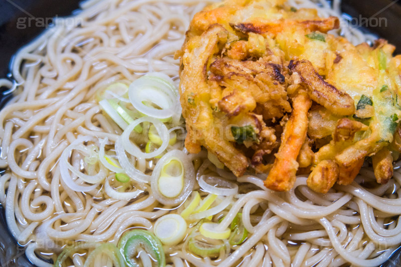 かき揚げそば,かき揚げ蕎麦,かき揚げ,かきあげ,天ぷら,揚げ物,ソバ,蕎麦,そば,だし,出汁,ダシ,蕎麦粉,日本料理,日本食,和食,つゆ,蕎麦汁,茹,ねぎ,ネギ,麺料理,麺類,japan,ファーストフード,ファストフード