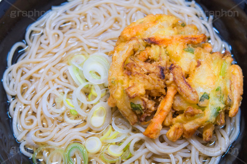 かき揚げそば,かき揚げ蕎麦,かき揚げ,かきあげ,天ぷら,揚げ物,ソバ,蕎麦,そば,だし,出汁,ダシ,蕎麦粉,日本料理,日本食,和食,つゆ,蕎麦汁,茹,ねぎ,ネギ,麺料理,麺類,japan,ファーストフード,ファストフード