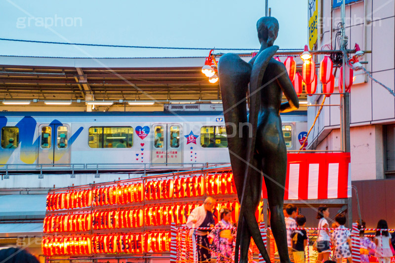 自由が丘 盆踊り,夏祭り,盆踊り,やぐら,櫓,ちょうちん,提灯,祭,夜,浴衣,踊,盆,音頭,夏休み,帯,うちわ,風物詩,自由が丘,祭り,まつり,目黒区,情緒,風情,japan