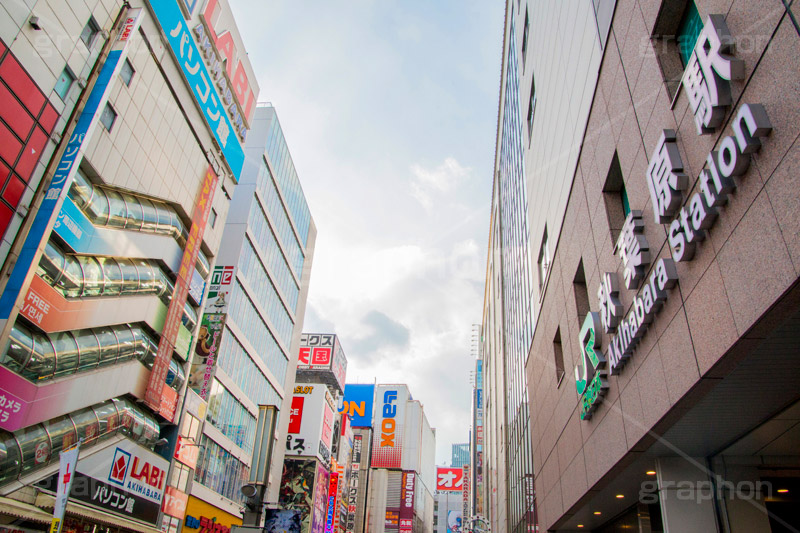 秋葉原の街並み,秋葉原,あきば,秋葉,アキバ,akiba,駅前,電気街,秋葉原駅,ゲーム,アニメ,おたく,オタク,japan,culture,文化,カルチャー,看板,広告,ネオン