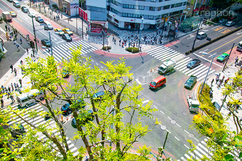 明治通り交差点,交差点,ラフォーレ,原宿,ショッピングセンター,ファッションビル,表参道,参道,青山通り,神宮前,大通り,渋谷区,青山,高級ブランド,買い物,ショッピング,ショップ,ファッション,トレンド,fashion,shop,shopping