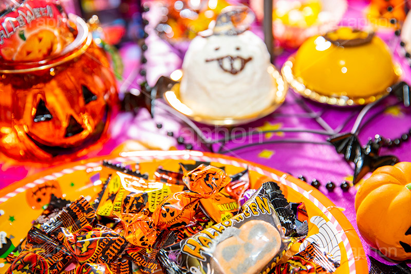 ハロウィンパーティー,ハロウィン,ハロウィーン,はろうぃん,パーティー,お菓子,菓子,こども,子供,キッズ,ジャックオーランタン,ランタン,かぼちゃ,カボチャ,南瓜,ランタン,オーナメント,飾り,イベント,蜘蛛の巣,クモの巣,蜘蛛,クモ,おばけ,オバケ,コウモリ,蝙蝠,あめ,飴,キャンディー,ゴースト,スイーツ,秋,パンプキン,行事,ケーキ,cake,ornament,kids,candy,ghost,Halloween,party,pumpkin,フルサイズ撮影