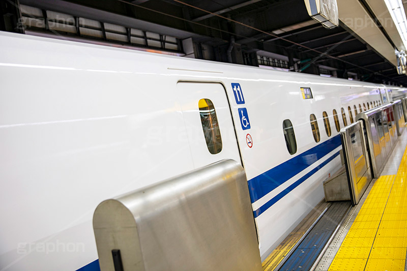 新幹線,しんかんせん,N700,700系,N700系,ひかり,東海道,駅のホーム,ホームドア,ドア,安全,電車,鉄道,でんしゃ,電車/鉄道,車両,旅行,旅,乗り物,travel,train,JR,フルサイズ撮影