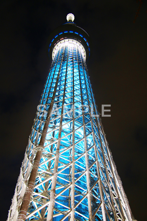 スカイツリー,東京スカイツリー,TOKYO SKYTREE,墨田区,押上,電波塔,634,634メートル,634m,塔,夜,ライトアップ,粋,ブルー,青,真下,見上げ,tower,japan,タワー