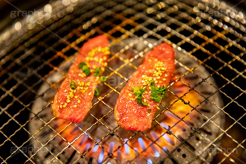 焼肉,焼き肉,やきにく,焼く,にく,肉,網,肉食,直火,煙,カルビ,網,フルサイズ撮影