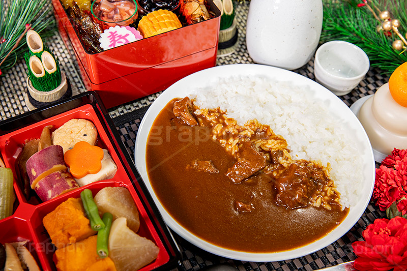 おせちもいいけどカレーもね,カレー,カレーライス,おせち,おせち料理,飽き,年賀状,年明け,正月,お正月,祝い,お祝い,和風,和食,日本食,伝統,イベント,パーティー,重箱,行事,賀正,煮,新年会,あけおめ,とっくり,徳利,日本酒,酒,curry,party,event,japan,フルサイズ撮影