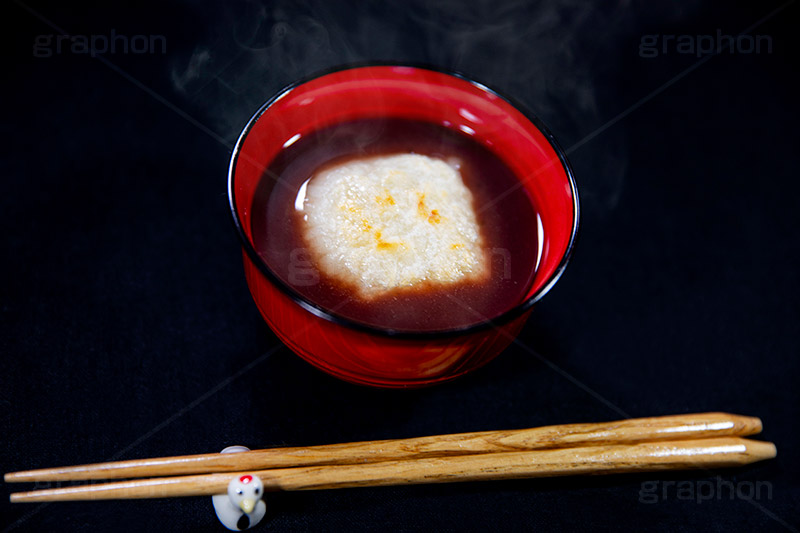 おしるこ,お汁粉,あんこ,あずき,小豆,甘味処,和菓子,スイーツ,デザート,おやつ,甘味,和,和風,和食,お菓子,菓子,こしあん,お椀,もち,餅,おもち,焼き餅,焼餅,湯気,冬,はし,箸,熱々,アツアツ,湯気,あったか,japan,winter,フルサイズ撮影