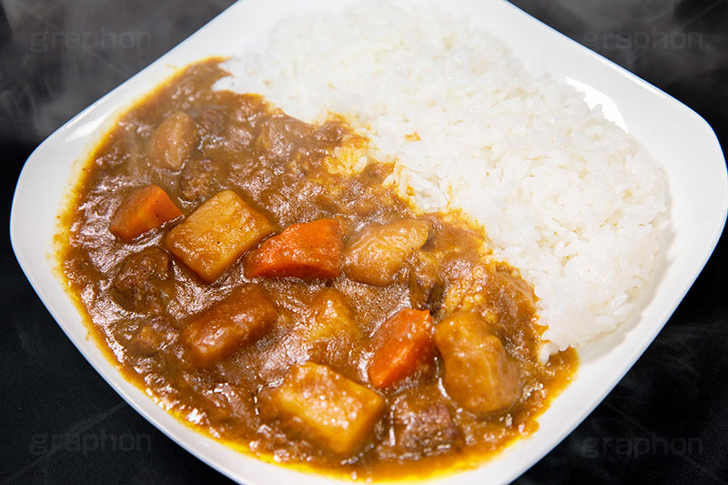 カレーライス,カレー,カリー,辛い,スパイス,夕飯,夕食,家庭の味,ご飯,ライス,和食,日本料理,日本食,にんじん,ニンジン,じゃがいも,ジャガイモ,curry,japan,フルサイズ撮影