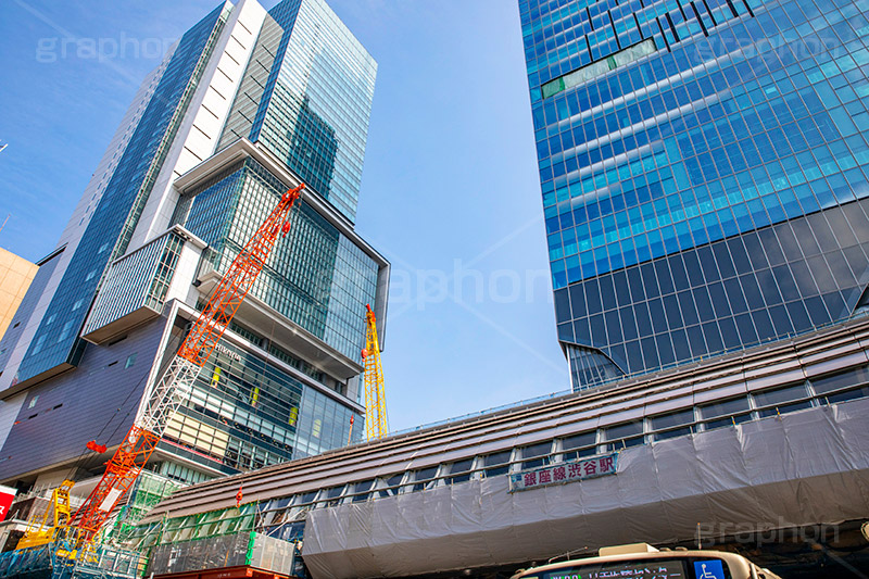 銀座線工事,銀座線,渋谷大工事,渋谷,しぶや,駅前,建設,解体,クレーン,重機,ヒカリエ,開発,工事,都市開発,線路,電車,駅,再開発,building,shibuya,2020,crane,japan,フルサイズ撮影