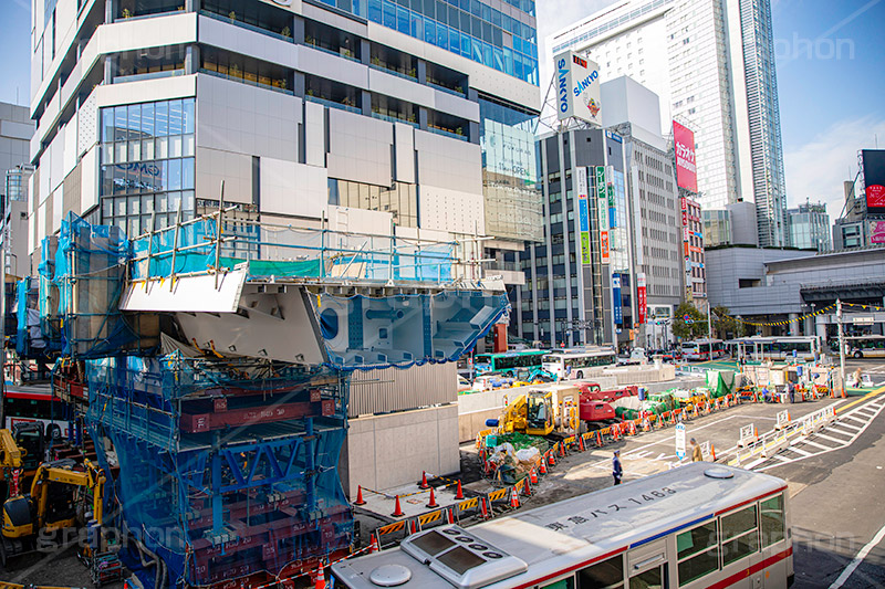 渋谷西口の工事,工事,ロータリー,高架,高架橋,重機,渋谷フクラス,東急プラザ渋谷,東急,新名所,渋谷,渋谷駅,しぶや,シブヤ,フクラス,西口,駅前,開発,バスターミナル,都市開発,展望,shibuya,building,FUKURAS,2019,フルサイズ撮影