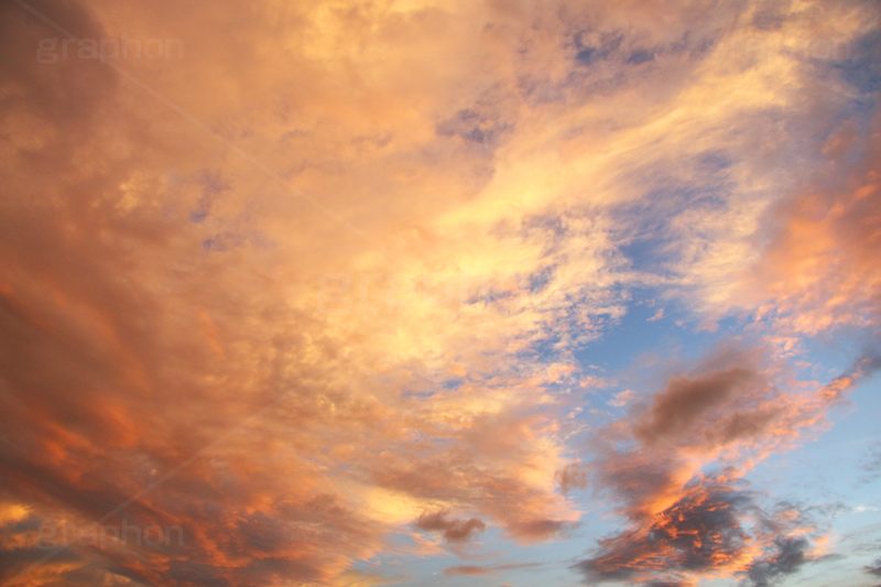 マグマのような夕焼け,夕焼け,夕日,夕方,夕,日の入り,オレンジ,赤,染,雲,空,日没,現象,きれい,キレイ,綺麗,沈,マグマ,空/天気,怪しい,sunset