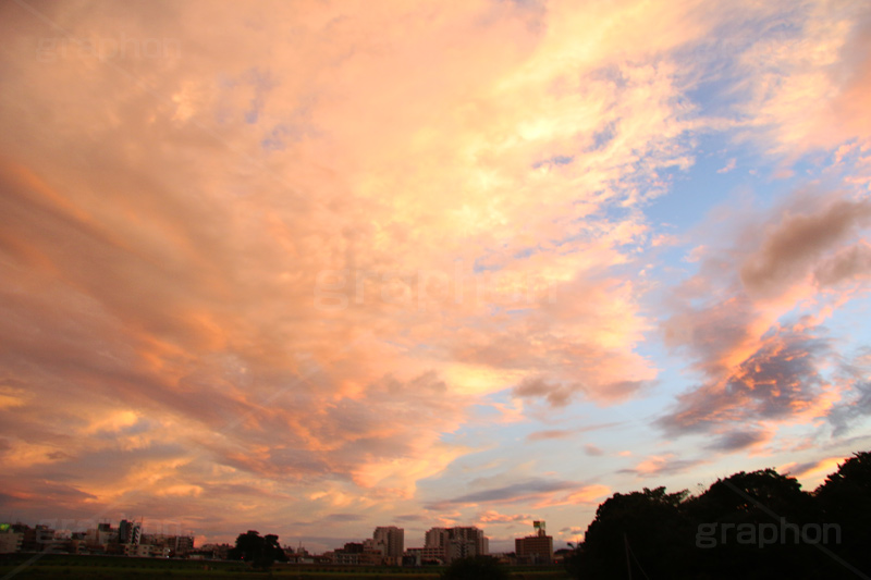 夕焼け,夕日,夕方,夕,日の入り,オレンジ,赤,染,雲,空,日没,現象,きれい,キレイ,綺麗,沈,空/天気,sunset