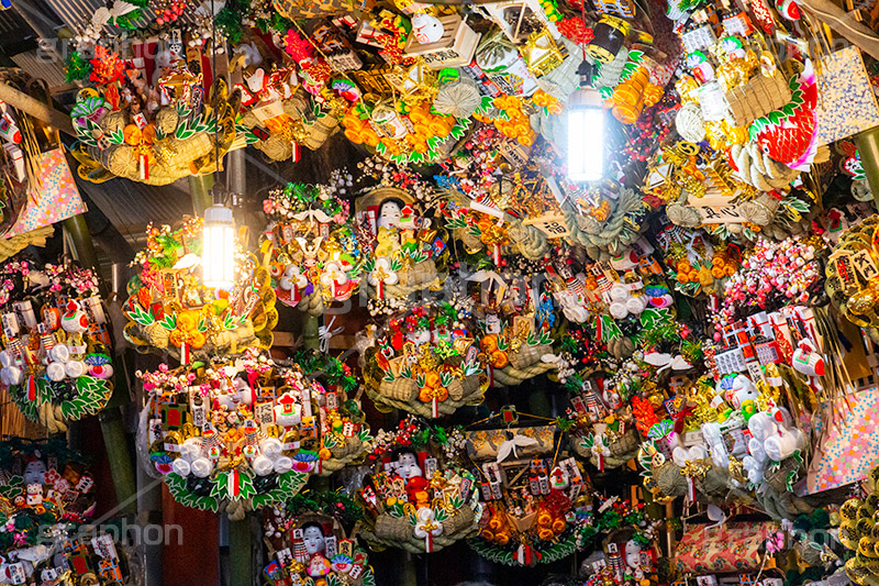 酉の市,熊手,花園神社,新宿,神社,お祭り,屋台,出店,露店,開運,商売繁盛,招福,千客万来,縁起物,ヤマトタケル,見世物小屋,風習,イベント,新宿区,電球,japan,event,shinjuku