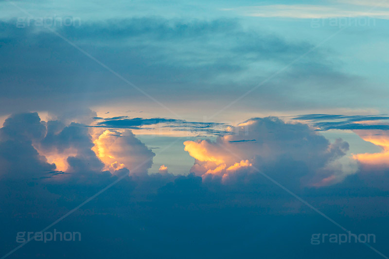 夕焼け,夕日,夕方,夕,日の入り,オレンジ,赤,染,雲,曇り,くもり,空,日没,現象,きれい,キレイ,綺麗,沈,空/天気,sunset,フルサイズ撮影