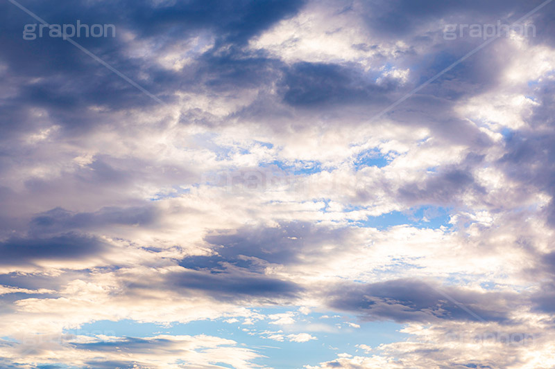 夕焼け,夕暮れ,夕日,夕方,夕,日の入り,オレンジ,赤,染,雲,空,日没,現象,きれい,キレイ,綺麗,沈,空/天気,お天気,天気,怪しい,迫る雨雲,雨雲,ゲリラ豪雨,豪雨,積乱雲,sunset,sky,フルサイズ撮影