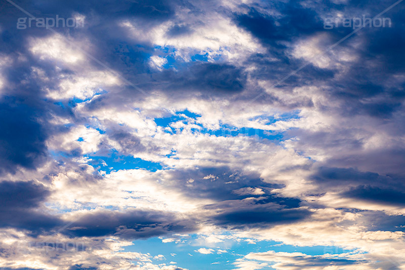 夕焼け,夕暮れ,夕日,夕方,夕,日の入り,オレンジ,赤,染,雲,空,日没,現象,きれい,キレイ,綺麗,沈,空/天気,お天気,天気,怪しい,迫る雨雲,雨雲,ゲリラ豪雨,豪雨,積乱雲,sunset,sky,フルサイズ撮影