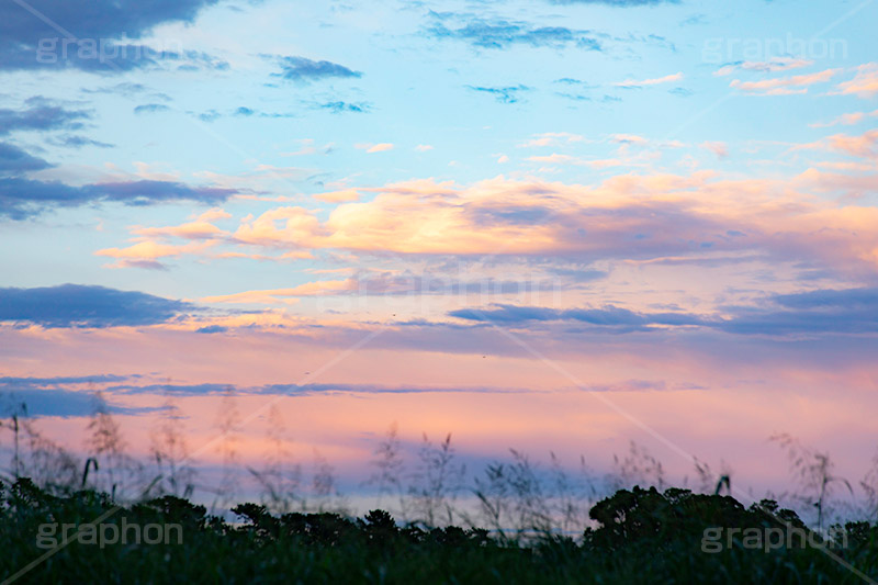 夕焼け,夕暮れ,夕日,夕方,夕,日の入り,オレンジ,赤,染,雲,空,日没,現象,きれい,キレイ,綺麗,沈,空/天気,お天気,天気,sunset,sky,フルサイズ撮影