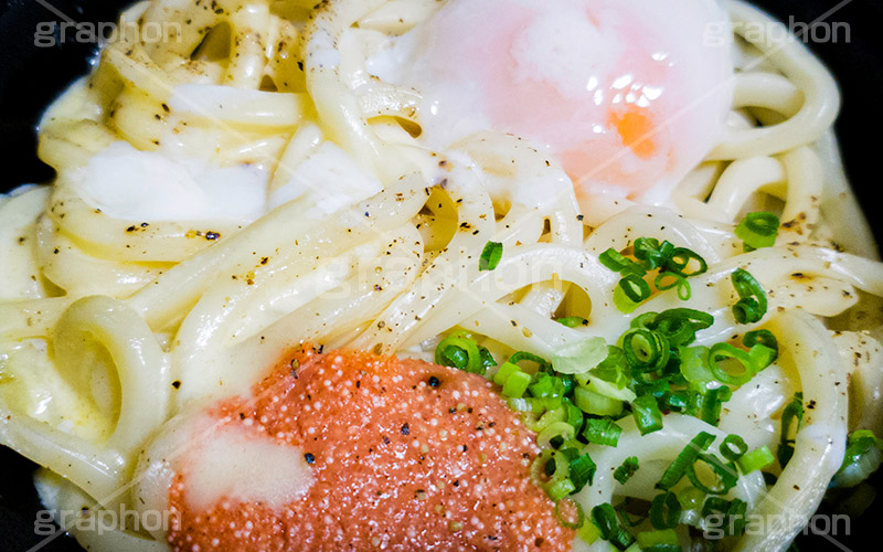 釜玉うどん,讃岐うどん,卵,たまご,半熟,半熟卵,釜揚げ,釜玉,茹で,和食,日本食,うどん,饂飩,麺,明太子,明太,チーズ,ねぎ,ネギ,スマホ撮影,japan