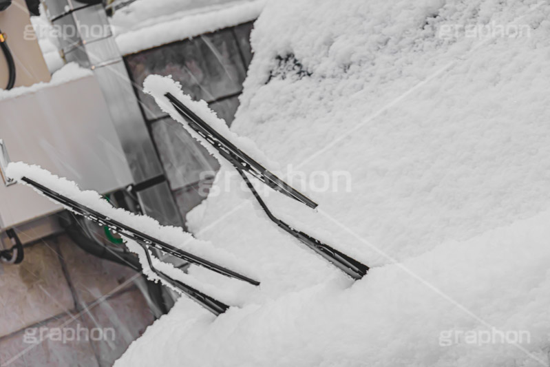 車に積もった雪,雪,ゆき,積,冬,積雪,車,ワイパー,フロント,snow,winter,フルサイズ撮影