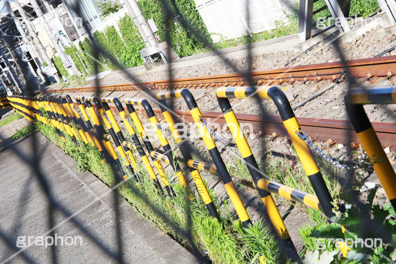 線路とフェンス,線路,せんろ,鉄道,電車線路,レール,枕木,道床,軌道,盛り土,路盤,橋梁,電車/鉄道,train,事故,事件,遅延,ニュース