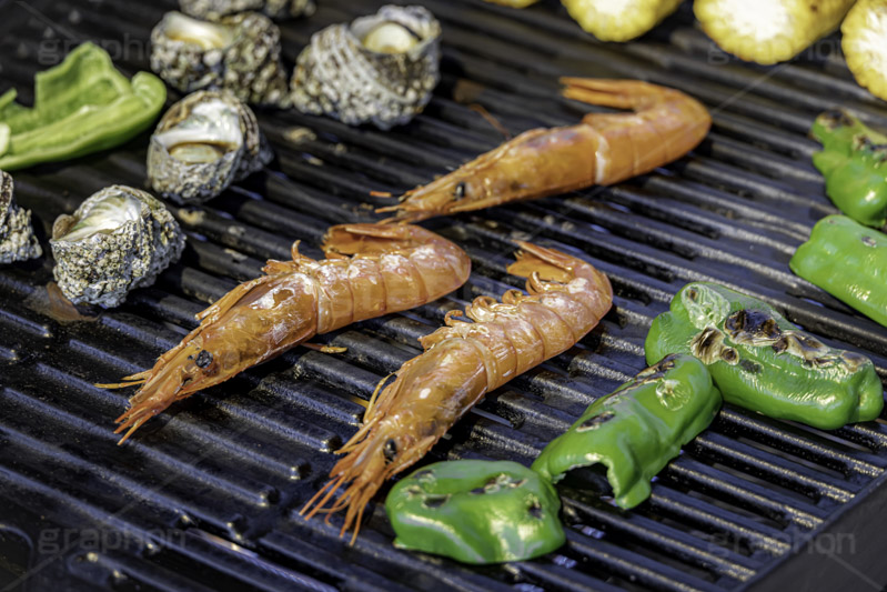 バーベキュー,魚介,甲殻類,えび,エビ,海老,サザエ,貝,シーフード,海鮮,野菜,ピーマン,トウモロコシ,とうもろこし,サザエ,さざえ,貝,グリル,鉄板,japan,barbecue,seafood,BBQ,フルサイズ撮影