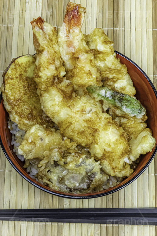 天丼,天どん,天ぷら,てんぷら,丼,どんぶり,天ぷらの盛り合わせ,天麩羅,和食,日本食,揚げ物,盛り合わせ,盛合せ,えび天,海老天,えび,エビ,海老,キス,さつま芋,サツマイモ,ししとう,シシトウ,椎茸,シイタケ,しいたけ,かき揚げ,japan,フルサイズ撮影