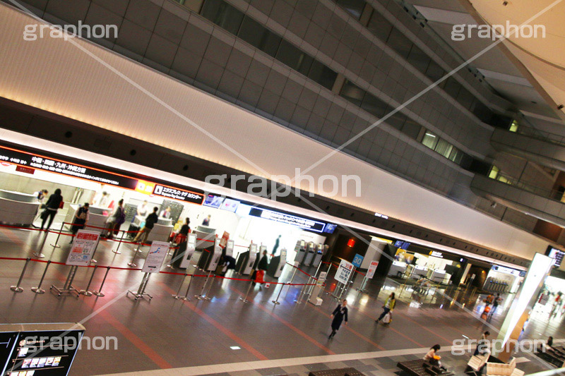 羽田空港,haneda,はねだ,羽田,空港,航空,航空路,到着,出発,発着,エアライン,航空会社,ターミナル,国内線,国際線,路線,ハブ,景気,アジア,亜細亜,ビルディング,建物,建造,ビジネス,事業,企業,業務,チェックイン,チェック,チェックする,カウンタ,カウンター,旅行,旅,travel