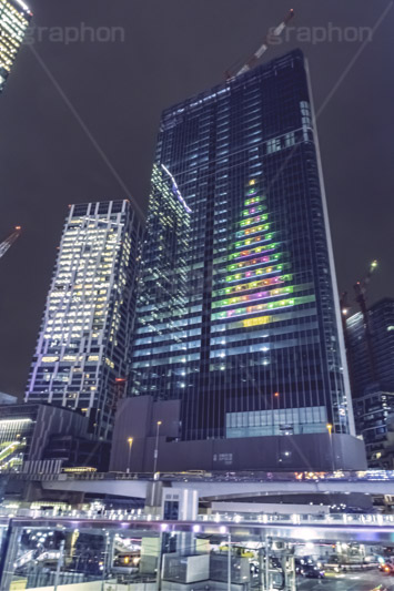 クリスマスの渋谷,渋谷,しぶや,クリスマス,クリスマスツリー,ツリー,ビル,イルミネーション,装飾,渋谷駅,駅前,夜,夜景,夜の街,夜の町,shibuya,japan