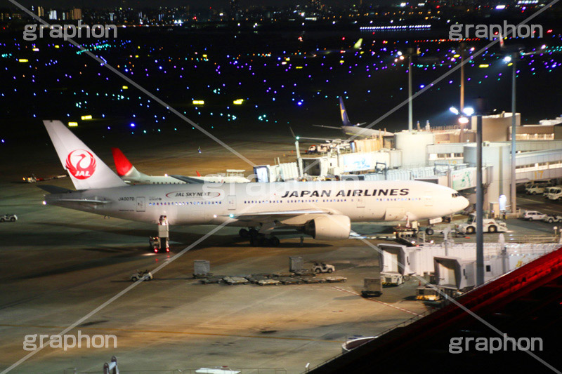 羽田空港,haneda,はねだ,羽田,飛行機,旅客機,空港,航空,航空路,到着,出発,発着,エアライン,航空会社,ターミナル,国内線,国際線,路線,ハブ,景気,アジア,亜細亜,ビルディング,建物,建造,ビジネス,事業,企業,業務,チェックイン,チェック,チェックする,カウンタ,カウンター,滑走路,夜,旅行,旅,travel