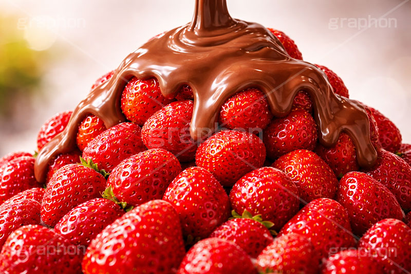 ストロベリー×チョコレート,ストロベリー,いちご,苺,イチゴ,溶ける,とろける,かける,垂れ,山積み,たくさん,バレンタイン,バレンタインデー,チョコレート,菓子,お菓子,告白,愛,恋,恋愛,ラブ,らぶ,女子力,ガーリー,甘い,スイーツ,chocolate,valentine,sweet,AI生成素材
