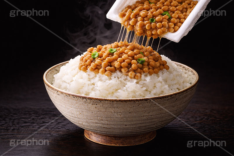 納豆ごはん,納豆,なっとう,ねばねば,パック,ご飯のお供,あつあつ白飯,炊き立てごはん,炊き立て,炊き,米,白米,ご飯,お米,ごはん,和食,日本食,日本料理,湯気,白飯,茶碗,ちゃわん,湯気,熱々,アツアツ,あつあつ,ホクホク,ほくほく,グルメ,rice,japan,AI生成素材