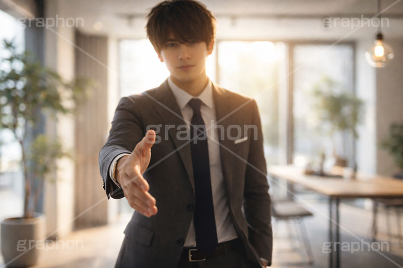 君と握手！,握手,エモい,紹介,自己紹介,初対面,顔合せ,顔合わせ,会,サラリーマン,リーマン,ビジネス,仕事,オフィス,スーツ,ネクタイ,背広,男性,モデル,男,青年,ワイシャツ,手,イメージ,職場,営業,就職,就活,転職,打ち合わせ,打合せ,ミーティング,会議,取引,成立,協力,人物,コミュニケーション,communication,business,work,office,suit,model,hand,image,meeting,manner,AI生成素材