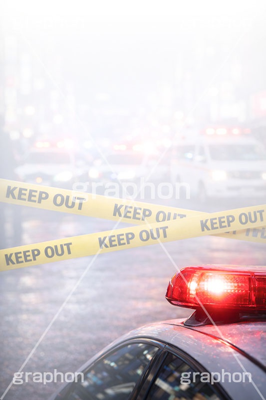 キープアウト,ポリスライン,規制線,規制,事故,事件,犯罪,調査,現場,検証,警察,警察官,車両,消防,救急車,救急隊,隊員,都会,都心,パトカー,パトラン,パトランプ,サイレン,メディア,ニュース,記事,タイトル,ポリス,背景,テープ,夜,keepout,tape,title,bg,news,media,car,police,AI生成素材