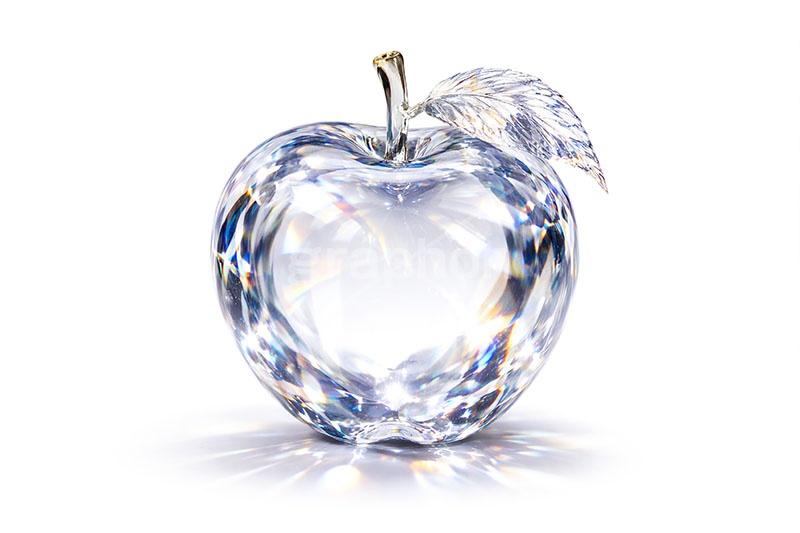 クリスタルのリンゴ,リンゴ,りんご,アップル,クリスタルのフルーツ,クリスタル,ガラス,宝石,ジュエル,プリズム,リッチ,高級,高価,キラキラ,セレブ,面白い,おもしろ,rich,glass,jewel,crystal,apple,AI生成素材