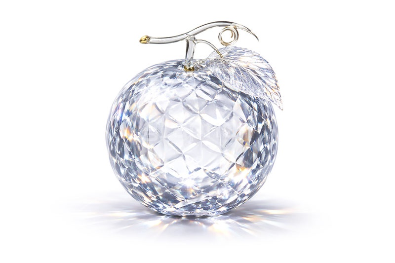 クリスタルのメロン,メロン,クリスタルのフルーツ,クリスタル,ガラス,宝石,ジュエル,プリズム,リッチ,高級,高価,キラキラ,セレブ,面白い,おもしろ,rich,glass,jewel,crystal,melon,AI生成素材