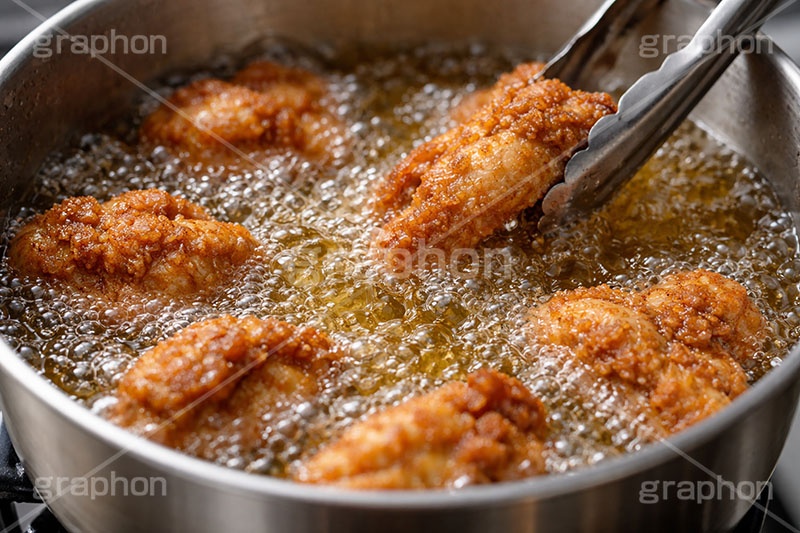 揚げたて唐揚げ,からあげ,唐揚げ,から揚げ,揚げ物,油,熱々,あつあつ,おかず,和食,日本食,つまみ,おつまみ,japan,chicken,AI生成素材
