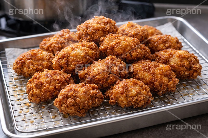 揚げたて唐揚げ,からあげ,唐揚げ,から揚げ,揚げ物,油,熱々,あつあつ,湯気,おかず,和食,日本食,つまみ,おつまみ,japan,chicken,AI生成素材