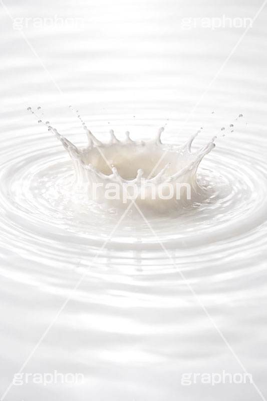 ミルククラウン,ミルク,牛乳,クラウン,王冠,冠,水面テクスチャ,水テクスチャ,水面,水,川,海,テクスチャ,テクスチャ―,波紋,透明,みず,波,ウォーター,水系,現象,表面張力,慣性力,texture,water,milk,AI生成素材