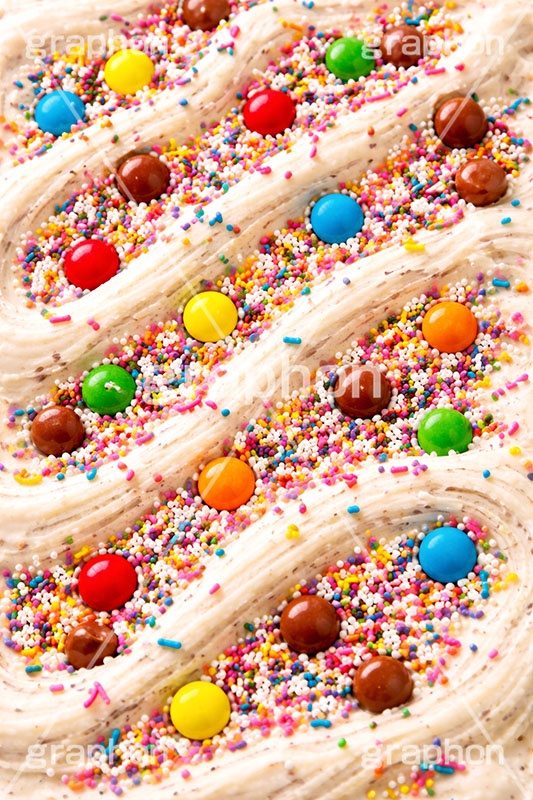 トッピングアイス,トッピング,マーブルチョコレート,マーブル,カラフルスプレー,チョコ,バニラ,バニラアイス,アイスクリーム,ソフトクリーム,アイス,クリーム,フレーバー,清凉,夏,涼,冷,スイーツ,デザート,おやつ,菓子,お菓子,冷菓子,甘い,カロリー,テクスチャー,テクスチャ,texture,sweet,summer,icecream,ice,chocolate,vanilla,AI生成素材