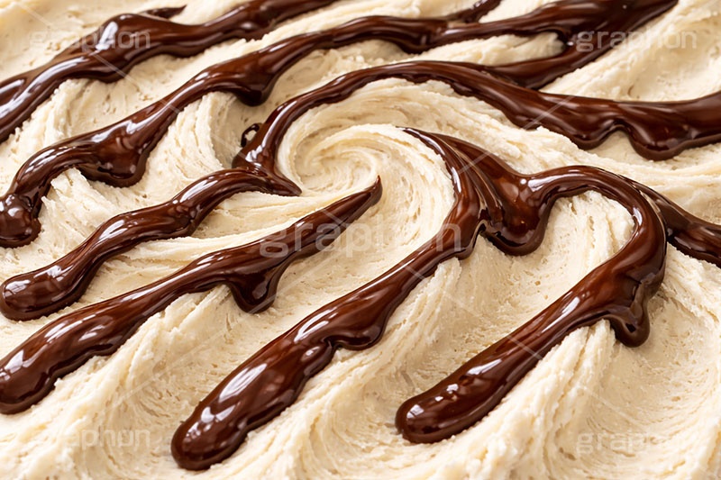 チョコレートソース,チョコレート,チョコ,バニラアイス,アイスクリーム,バニラ,ソフトクリーム,アイス,クリーム,フレーバー,清凉,夏,涼,冷,スイーツ,デザート,おやつ,菓子,お菓子,冷菓子,甘い,カロリー,テクスチャー,テクスチャ,垂れ,texture,sweet,summer,icecream,ice,chocolate,vanilla,AI生成素材