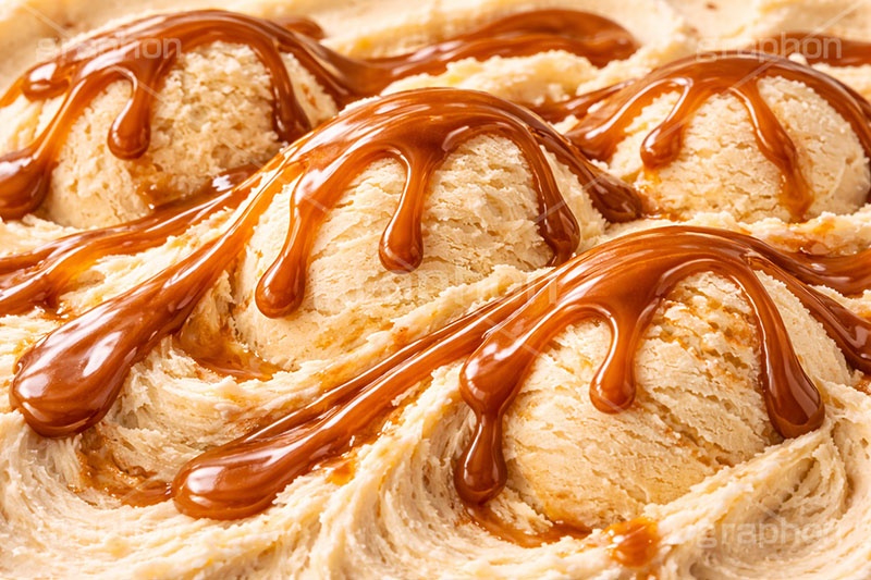 キャラメルソース,キャラメル,バニラアイス,アイスクリーム,バニラ,ソフトクリーム,アイス,クリーム,フレーバー,清凉,夏,涼,冷,スイーツ,デザート,おやつ,菓子,お菓子,冷菓子,甘い,カロリー,テクスチャー,テクスチャ,垂れ,texture,sweet,summer,icecream,ice,caramel,vanilla,AI生成素材