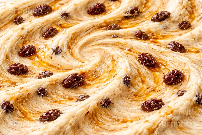 ラムレーズンアイスクリーム,ラム,レーズン,ラムレーズン,干しぶどう,アイスクリーム,ソフトクリーム,アイス,クリーム,フレーバー,清凉,夏,涼,冷,スイーツ,デザート,おやつ,菓子,お菓子,冷菓子,甘い,カロリー,テクスチャー,テクスチャ,texture,sweet,summer,icecream,ice,rum,raisin,AI生成素材