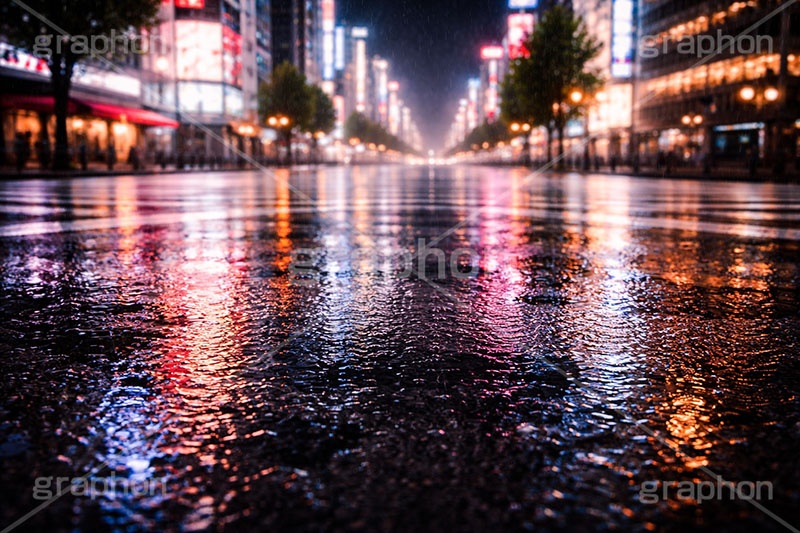 雨の日の交差点,都会,夜景,雨の日,雨,梅雨,無人,交差点,横断歩道,道路,夜,アスファルト,水たまり,水溜まり,rain,asphalt,AI生成素材