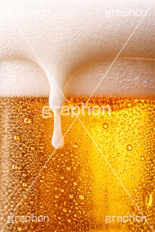 あふれる泡,ビール,水滴,泡,冷え,生ビール,ビア,ビールジョッキ,ジョッキ,生中,大麦,麦芽,飲み,家呑み,呑み,一杯,注がれた,夏,飲む,飲み物,飲料,飲み会,ドリンク,お酒,酒,アルコール,冷,グルメ,乾杯,カンパイ,垂れ,beer,summer,AI生成素材