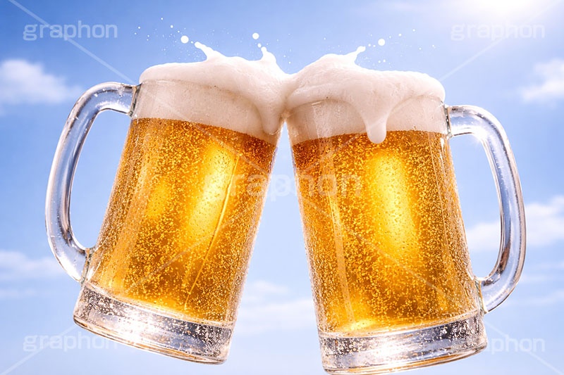 ビールで乾杯,生ビール,夏,青空,ビール,ビア,ビールジョッキ,ジョッキ,生中,大麦,麦芽,泡,飲み,家呑み,呑み,一杯,注がれた,冷え,飲む,飲み物,飲料,飲み会,ドリンク,お酒,酒,アルコール,冷,グルメ,カンパイ,乾杯,垂れ,あふれる泡,beer,summer,AI生成素材