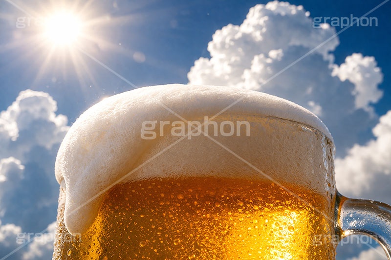 生ビール,日差し,入道雲,ジョッキ,夏,青空,逆光,ビール,ビア,ビールジョッキ,生中,大麦,麦芽,泡,飲み,家呑み,呑み,一杯,注がれた,冷え,飲む,飲み物,飲料,飲み会,ドリンク,お酒,酒,アルコール,冷,グルメ,乾杯,カンパイ,垂れ,あふれる泡,beer,summer,AI生成素材