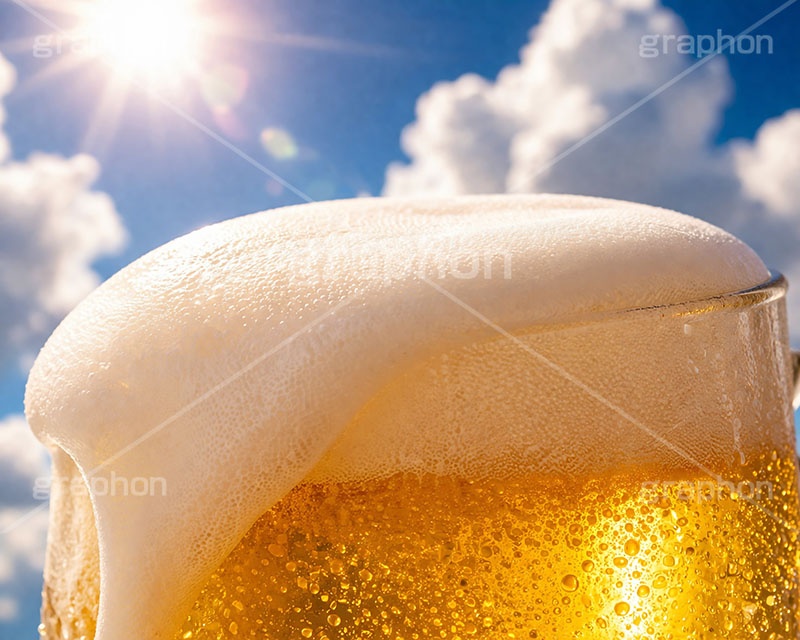 生ビール,夏,日差し,入道雲,ジョッキ,青空,逆光,ビール,ビア,ビールジョッキ,生中,大麦,麦芽,泡,飲み,家呑み,呑み,一杯,注がれた,冷え,飲む,飲み物,飲料,飲み会,ドリンク,お酒,酒,アルコール,冷,グルメ,乾杯,カンパイ,垂れ,あふれる泡,beer,summer,AI生成素材