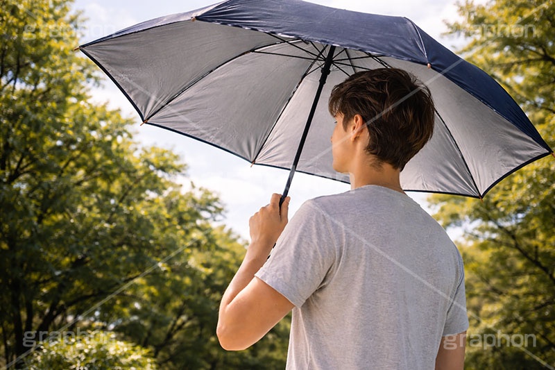 紫外線,日差し,UV,日傘,傘,日焼け,日焼け止め,日焼け対策,日光,太陽,対策,人物,男性,モデル,夏,猛暑,暑い,残暑,サマー,summer,umbrella,AI生成素材
